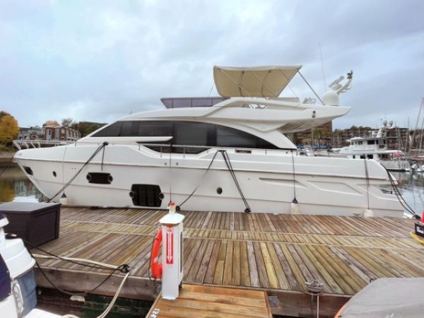 Ferretti Yachts 690