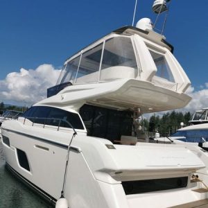 Ferretti Yacht 550