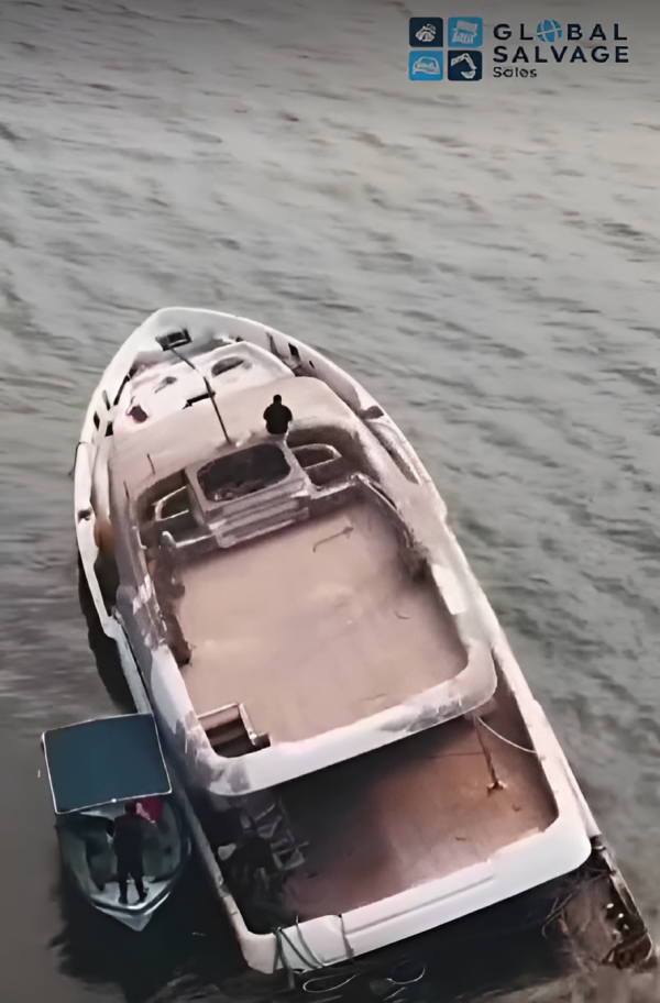 2020 Ferretti Navetta 33