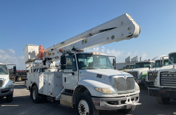 2015 Altec AA55 56 ft on 2017 International 4300 4×2 Bucket Truck