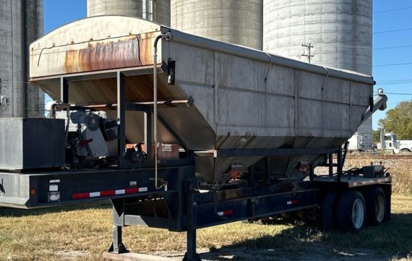 2003 KBH Corporation fertilizer tender trailer